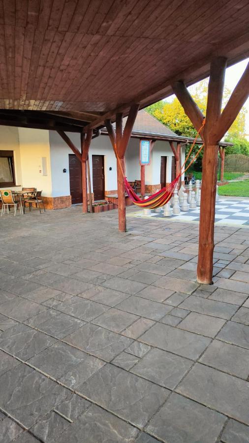 Hotel Nenufar Kościan Esterno foto