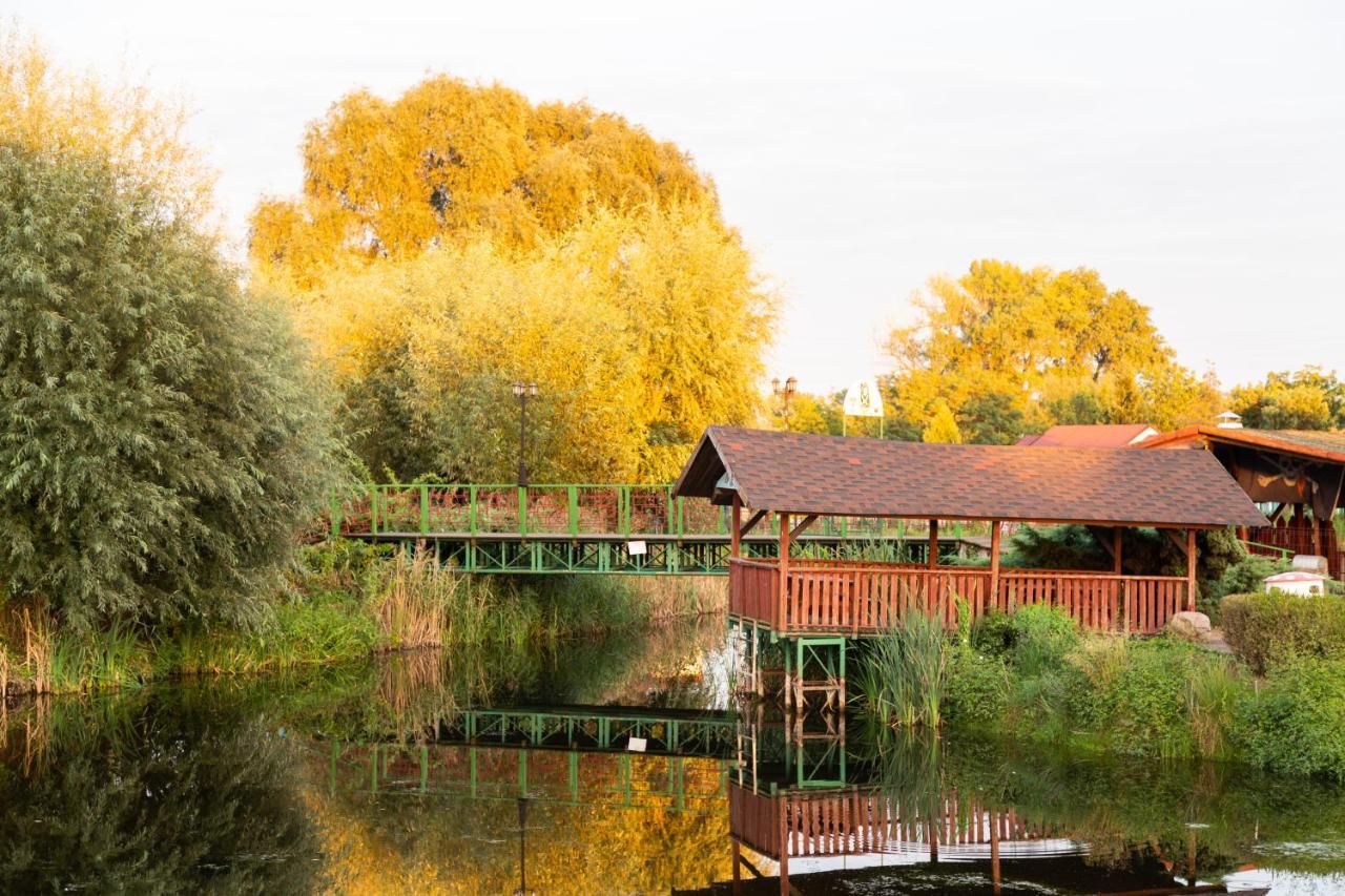 Hotel Nenufar Kościan Esterno foto
