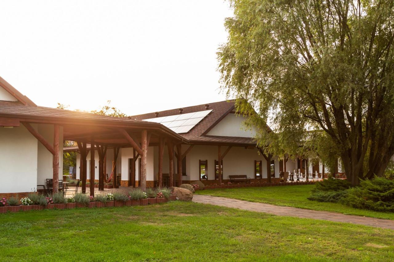 Hotel Nenufar Kościan Esterno foto